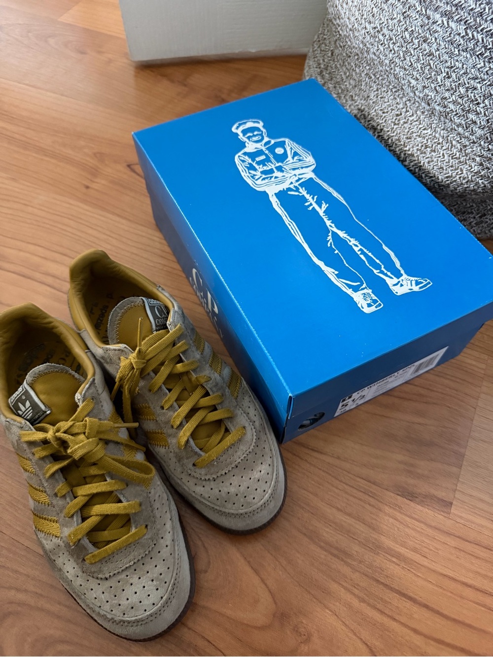 CP Company x Adidas Wimberly samba
Tech Khaki